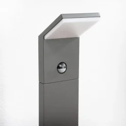 Gadebelysning ^ Lucande LED-gadelampe Nevio, sensor, 100 cm, antracit