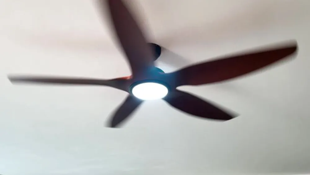 Lucande Loftventilatorer > LED-loftventilator Omendo, sort, DC, støjsvag, CCT