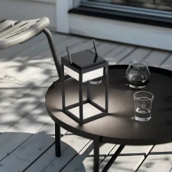 Solcellelamper ^ Lucande LED-solcellebordlampe Tilena, kantet, sort, dæmpbar