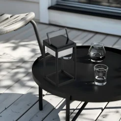 Solcellelamper ^ Lucande LED-solcellebordlampe Tilena, kantet, sort, dæmpbar