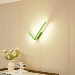 Væglamper ^ Lucande LED-væglampe Check, grøn, metal, CCT, dæmpbar