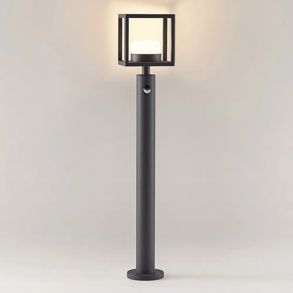 Lucande Gadebelysning > Timio vejlampe, 85 cm, bevægelsessensor, GX53, IP44