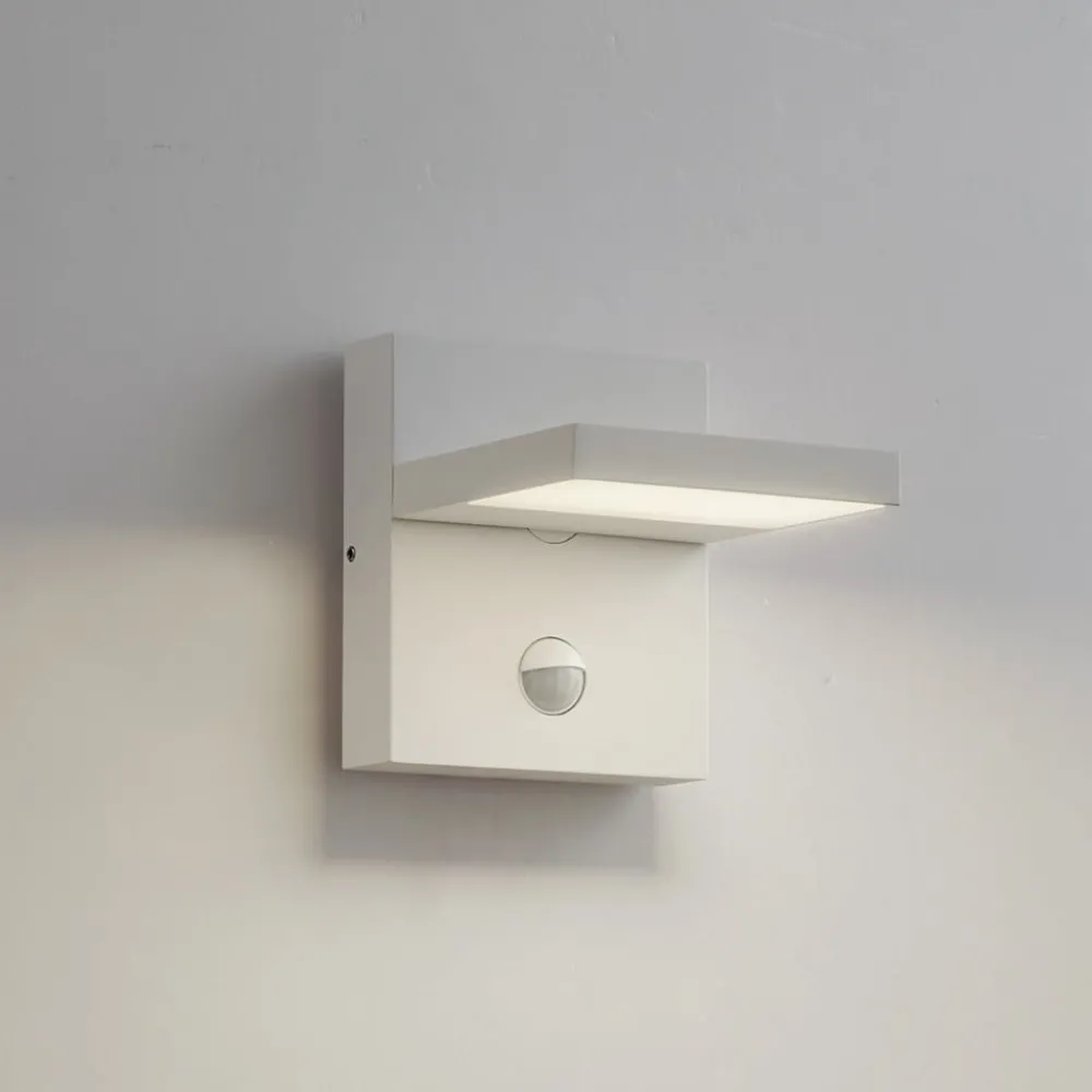 Lucande Væglampe Med Sensor|Væglamper > udendørs LED-væglampe Silvan, hvid, sensor, IP54, 16 cm