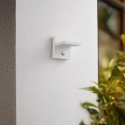 Lucande Væglampe Med Sensor|Væglamper > udendørs LED-væglampe Silvan, hvid, sensor, IP54, 16 cm