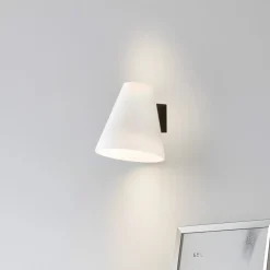 Lucande Væglamper > væglampe Timido, hvid/sort, glas, 16,5 cm høj