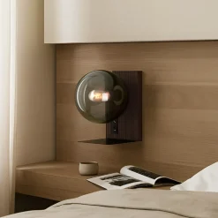 Lucande Væglamper|Væglamper > væglampe Veloura, højde 30 cm, glas, træ, USB