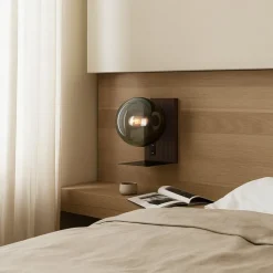 Lucande Væglamper|Væglamper > væglampe Veloura, højde 30 cm, glas, træ, USB