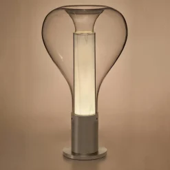 LZF LAMPS Bæredygtige Lamper > LZF Eris LED-bordlampe, glas, aluminium/elfenben