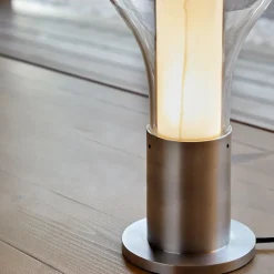 LZF LAMPS Bæredygtige Lamper > LZF Eris LED-bordlampe, glas, aluminium/elfenben
