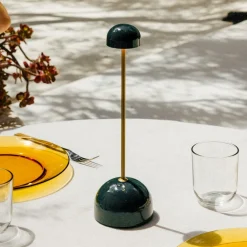 Terrassebelysning ^ MARSET LED-batteridrevet bordlampe Sips, grøn/guld, 31 cm, stål