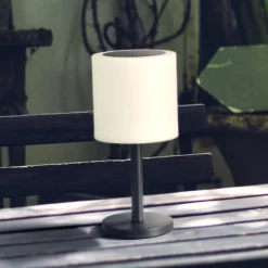 FH Lighting Solcellelamper > Milano Pro LED solcellebordlampe til udendørs brug, RGBW, fjernbetjening