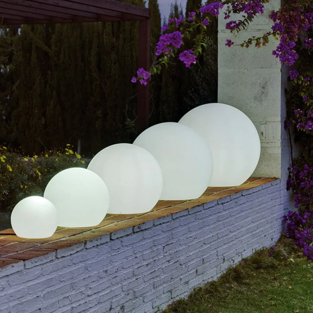 Terrassebelysning ^ Newgarden Buly solcellelampe, flydende, Ø 40 cm