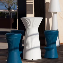 Newgarden Møbel Og Interiør|Terrassebelysning > Capri LED batteridrevet barbord, RGBW, 110 cm højt, hvid