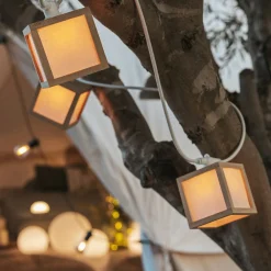 Solcellelamper ^ Newgarden LED-solcellelyskæde Vega, bambus, IP44