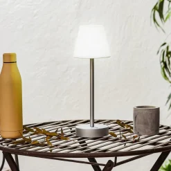 Dekorationsbelysning|Terrassebelysning ^ Newgarden Lola Slim LED-bordlampe, batteri, grå