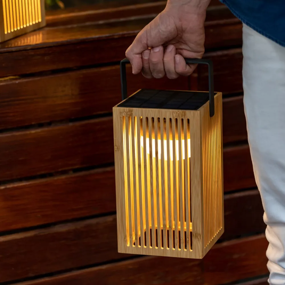Dekorationsbelysning|Solcellelamper ^ Newgarden Okinawa LED-bordlampe solcelle, bambus