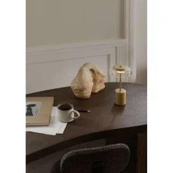 Dekorationsbelysning ^ Nuura Aps Nuura LED-batteridrevet bordlampe Blossi, højde 26 cm, guldfarvet/klar