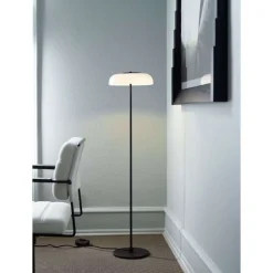 Gulvlamper ^ Nuura Aps Nuura LED-gulvlampe Blossi, højde 120 cm, sort/opal