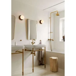 Nuura Aps Væg- Og Spejllamper|Væglamper > Nuura væglampe Liila 1, IP44, Ø 16,5 cm, bronze/opal