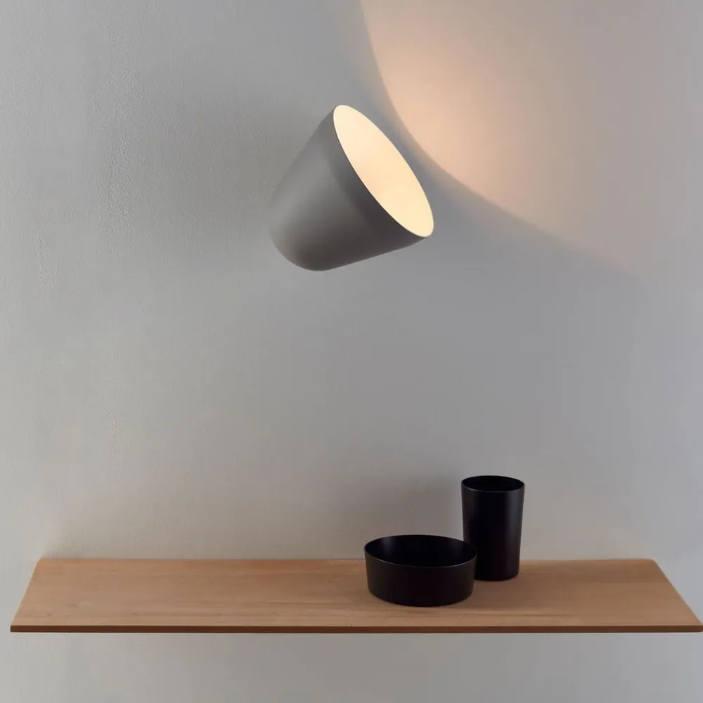 NYTA Væglamper > Tilt Wall Short væglampe, grå