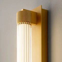 Væg- Og Spejllamper ^ OLEV LED-væglampe CHARMER, guld, metal/glas, 2.700 K, IP44