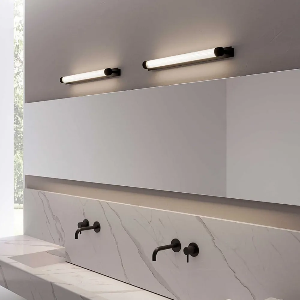 Væg- Og Spejllamper ^ OLEV LED-væglampe CHARMER, sort metal/glas 2.700 K IP44