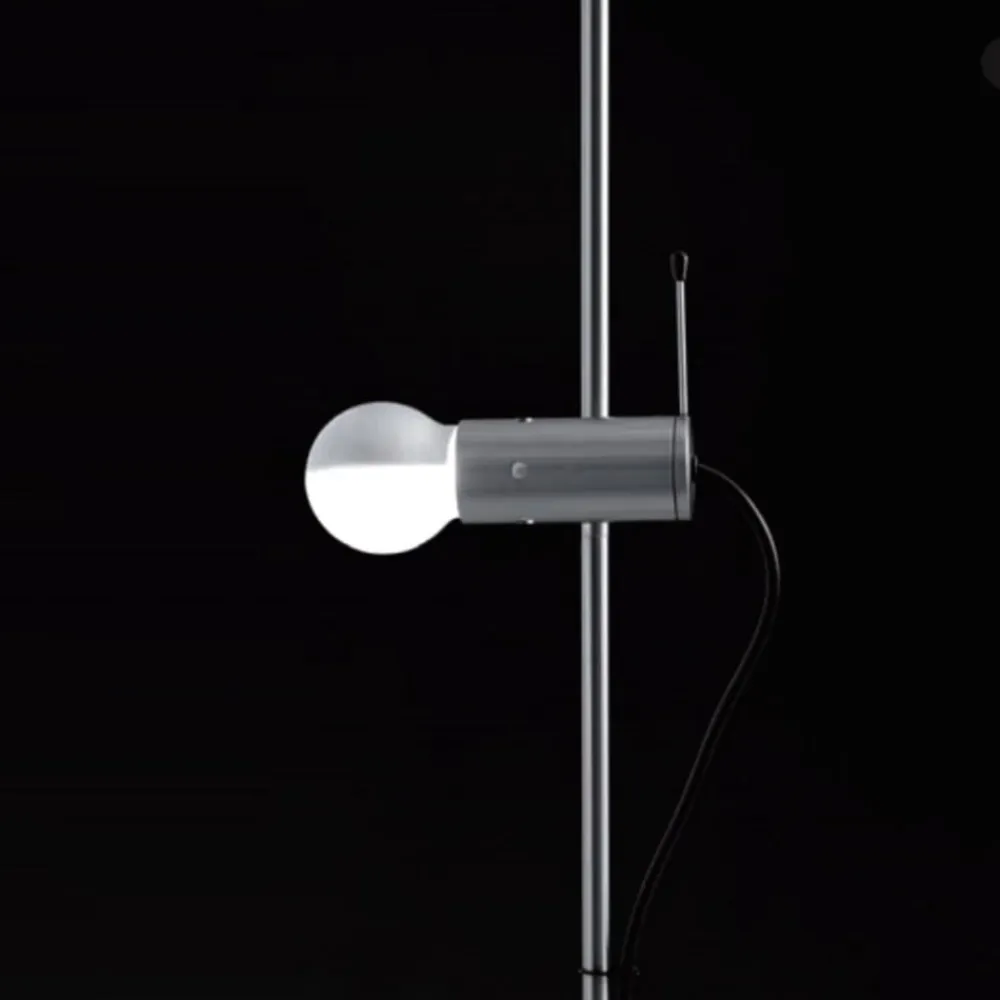 Gulvlamper ^ Oluce Agnoli - minimalistisk gulvlampe