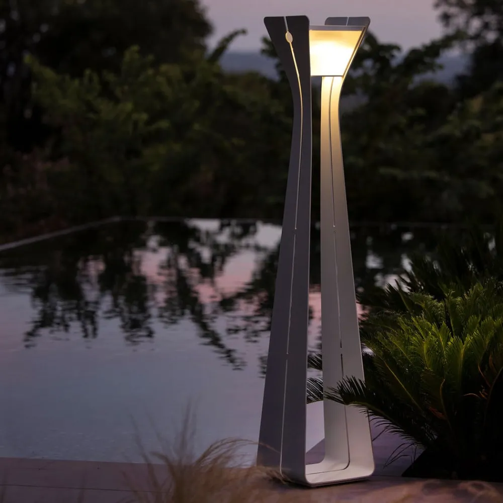 Les Jardins Solcellelamper > Osmoz LED-solcellelampe af aluminium, 175 cm, hvid