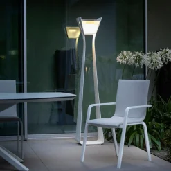 Les Jardins Solcellelamper > Osmoz LED-solcellelampe af aluminium, 175 cm, hvid