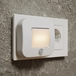 OSRAM Natlys > LED-stikkontakt-natlampe LUNETTA HALL PIR-sensor hvid