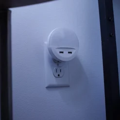 Natlys ^ OSRAM LED-stikkontaktnattelys LUNETTA USB, hvid, Ø 9 cm