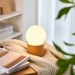 Pauleen Bordlamper > Woody Shine bordlampe, træfod, glaskugle