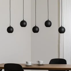Pendellamper|Pendellamper ^ HELAM Pendellampe Midnight helt i sort 5 lyskilder