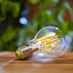 Filament Pære ^ Philips E27 LED-pære A60 2,3 W 485lm 4.000 K klar