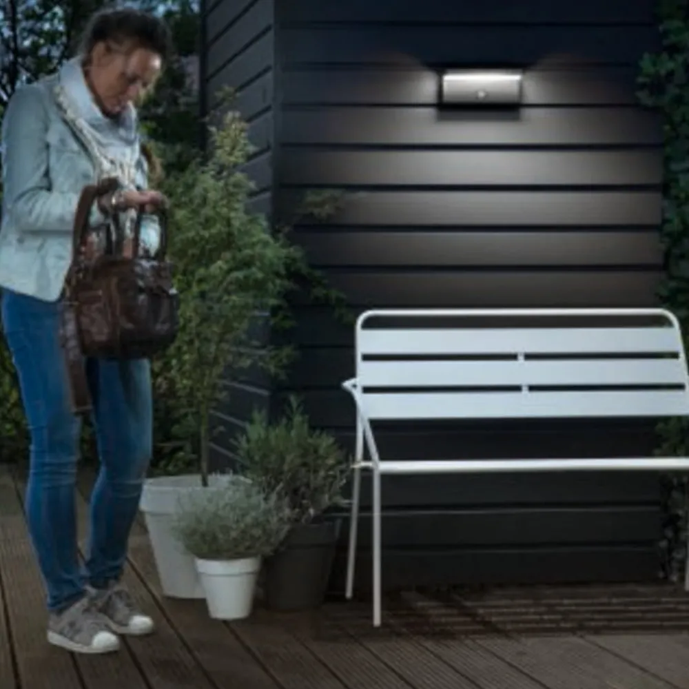 Væglampe Med Sensor ^ Philips udendørs LED-væglampe Bustan Sensor, 4.000 K