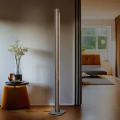 Quitani Gulvlamper|Gulvlamper > Elis LED-gulvlampe, valnød/nikkel