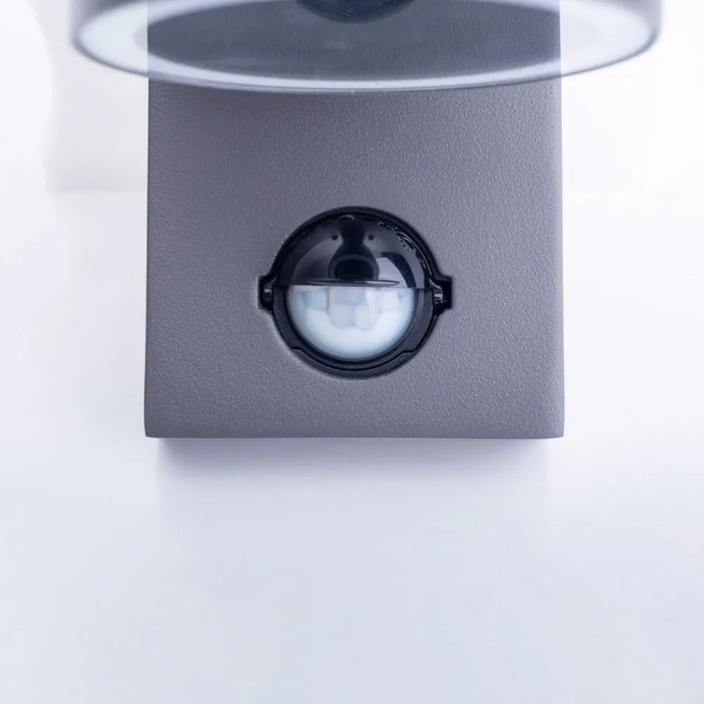 Væglampe Med Sensor ^ Näve Rombe udendørs væglampe med sensor, 1 lyskilde