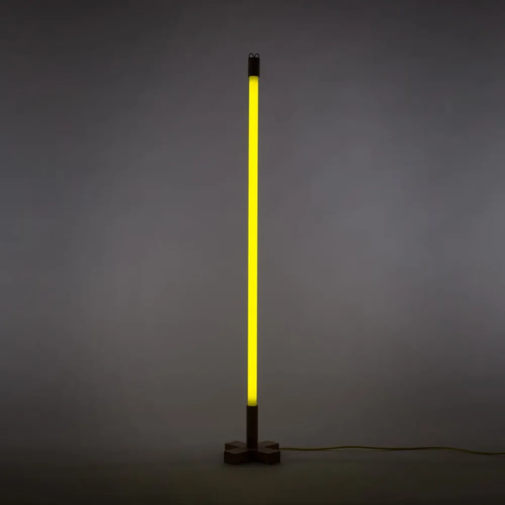 SELETTI Gulvlamper > LED-lys Linea, gul, trædetaljer, universal