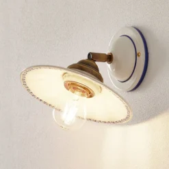 Væglamper ^ Ceramiche Smuk væglampe IL PUNTI med keramikskærm