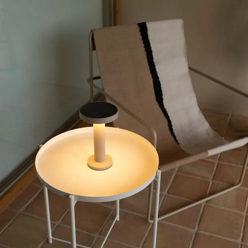 FARO BARCELONA Solcellelamper > Solar-LED-bordlampe Cairo, beige, plast, IP44, 21 cm