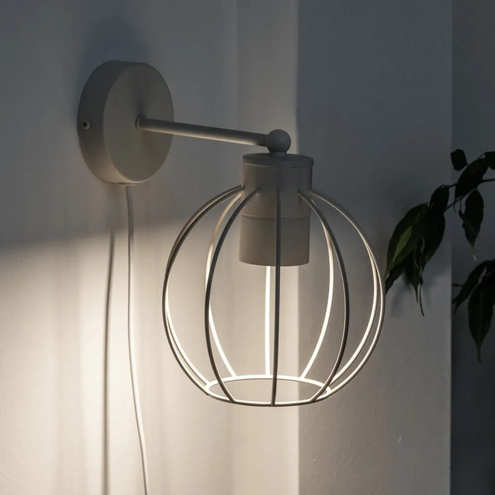 HELAM Væglamper > STARLIGHT væglampe, cremehvid 1 lyskilde Ø 18 cm metalstik