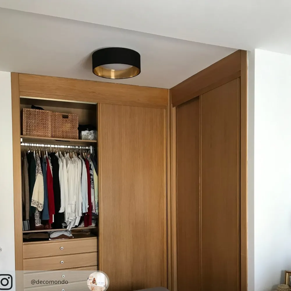Loftlamper ^ Lindby Stof loftslampen Coleen i sort, gylden inden i