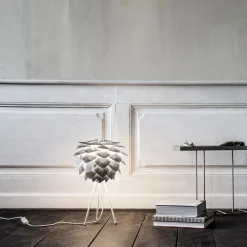 UMAGE Bordlamper > Trebenet bordlampe Silvia mini med skærm i stål