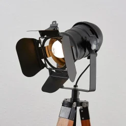 Lindby Gulvlamper|Gulvlamper > Trægulvlampe Hilma med trebenet stel