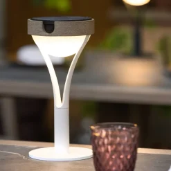 Les Jardins Solcellelamper > Tyble LED solcellebordlampe, hvid/teak, 2.700 K, 200 lm