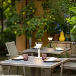 Les Jardins Solcellelamper > Tyble LED solcellebordlampe, hvid/teak, 2.700 K, 200 lm