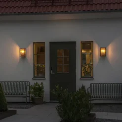 Konstsmide Væglamper > Udendørs væglampe Carpi, messing, bredde 18 cm