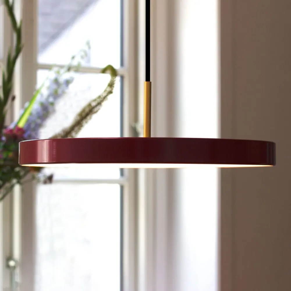 Pendellamper ^ UMAGE Asteria medium LED-hængelampe, messing, rød