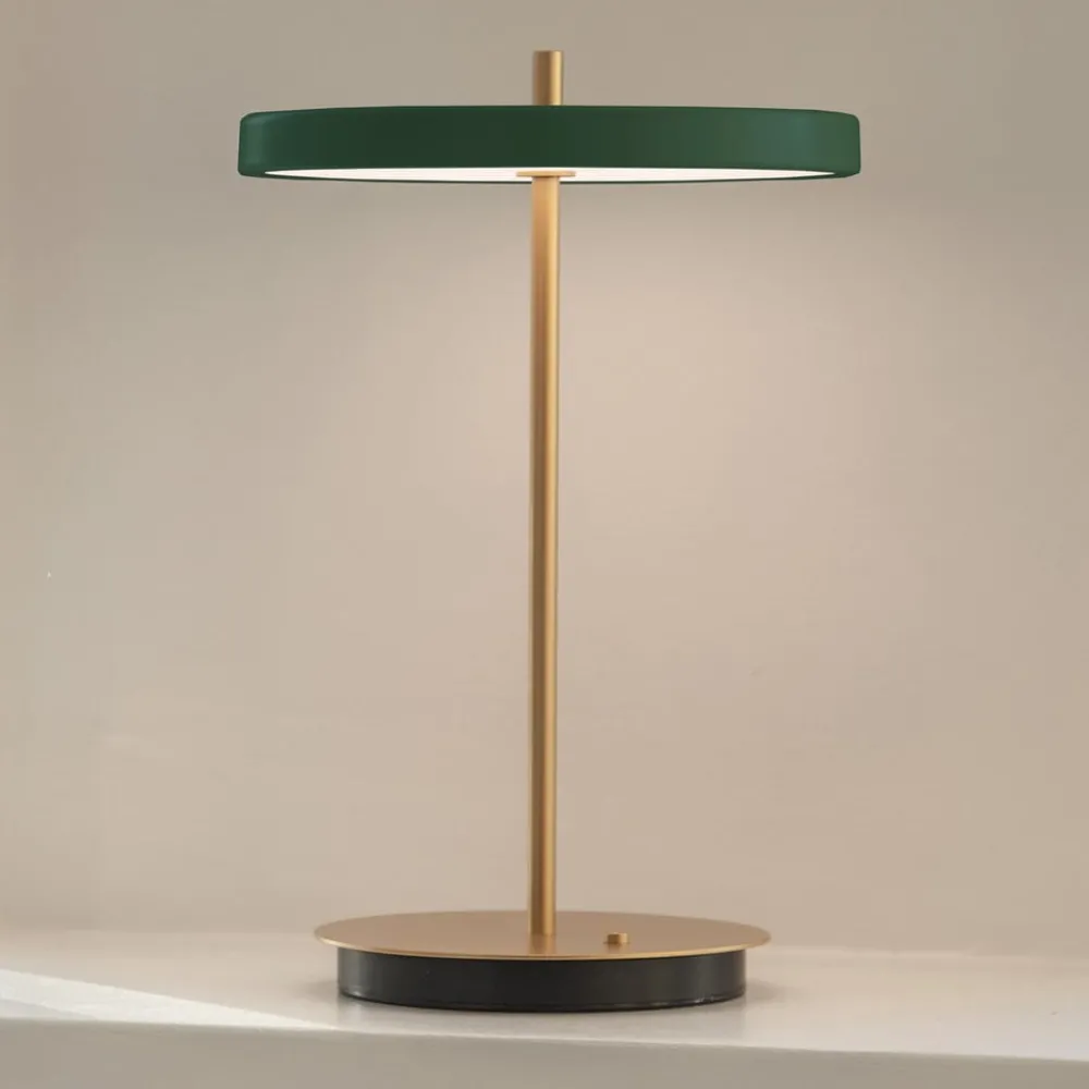 Bordlamper ^ UMAGE LED-bordlampe Asteria Move skovgrøn/messing 31cm
