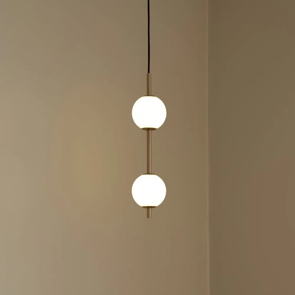 Pendellamper ^ UMAGE LED-hængelampe Audrey, messingfarvet, 2 lyskilder Ø 12 cm